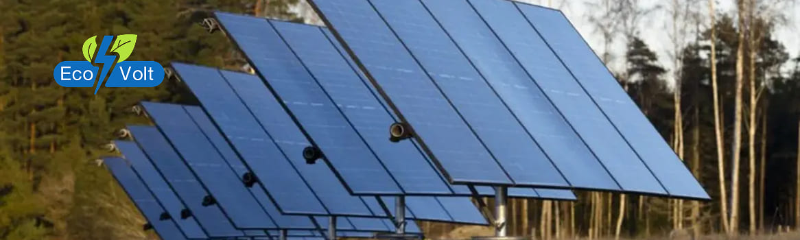 Вертикальний сонячний трекер VajaTrack збільшує ефективність виробництва енергії за межами 30° широти